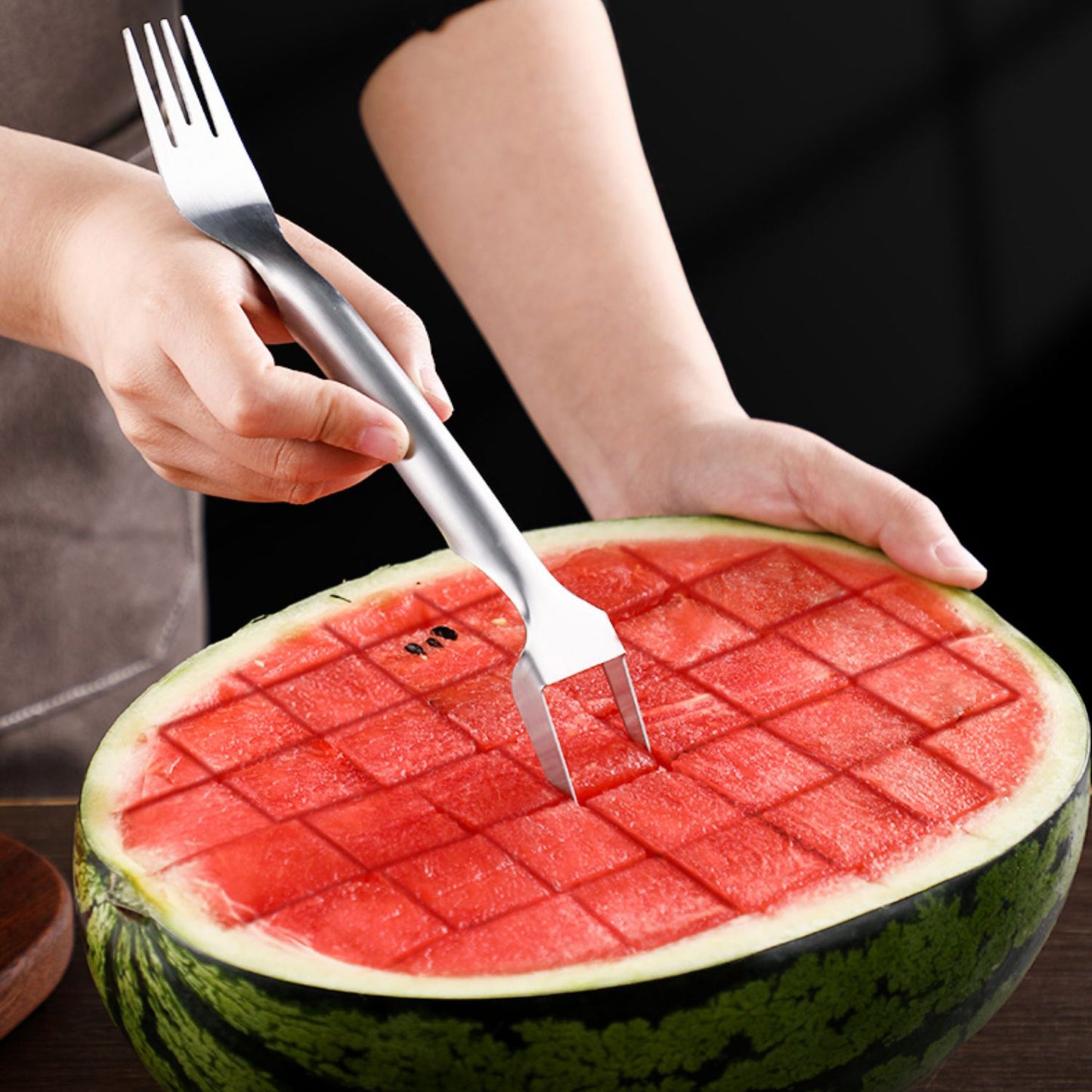 2-in-1 Watermelon Fork Cutter Multi-purpose Stainless Steel Watermelon Cutter Kitchen Fruit Cutting Fork Fruit Divider Kitchen Helper