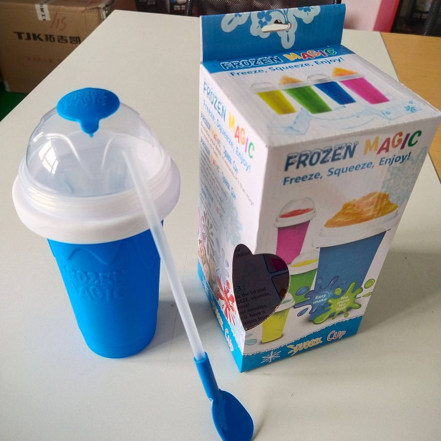 Eine prise in eine eis tasse schütteln die smoothie  und die zweite schnelle kühlung