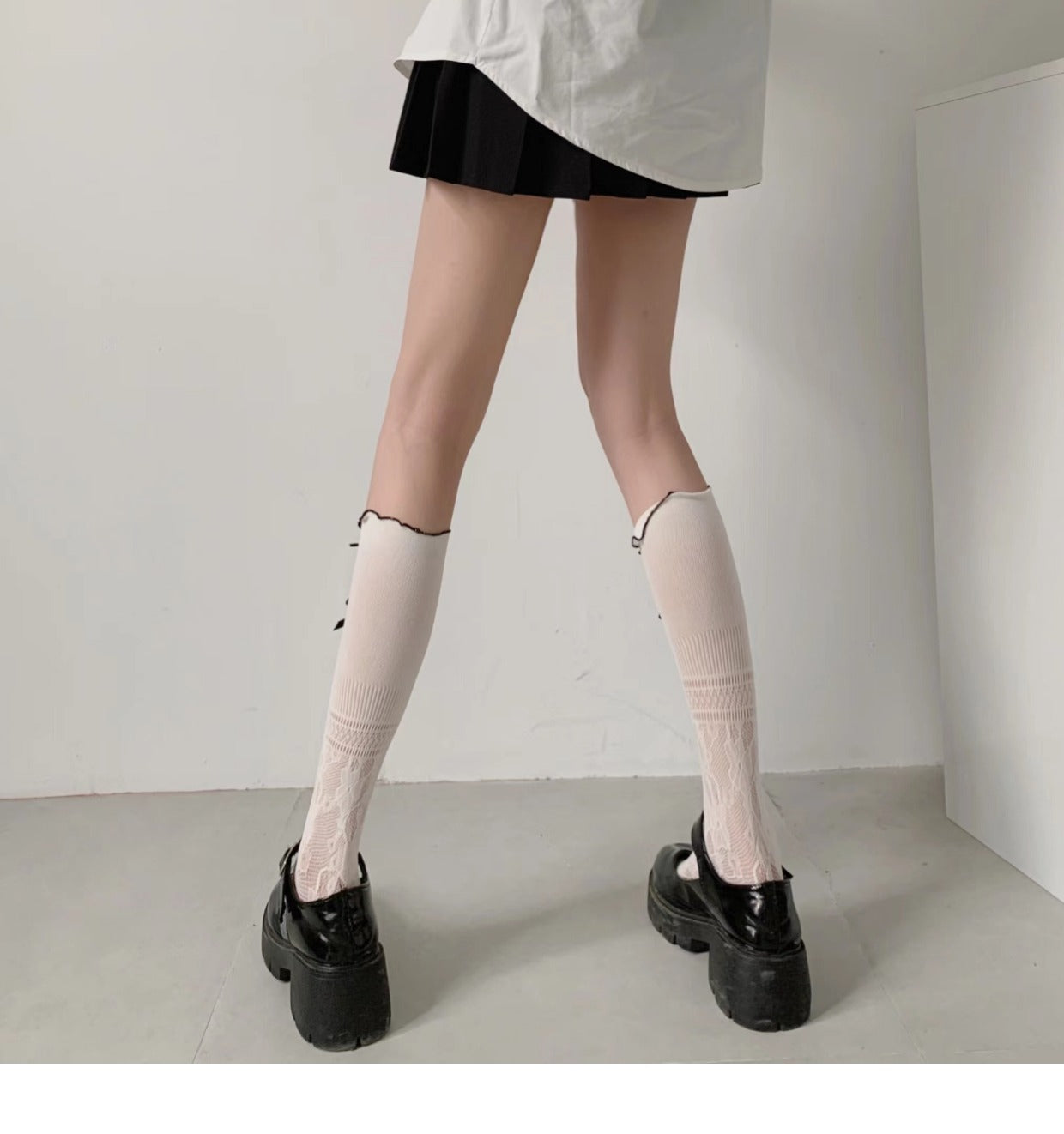 Hollow loop medium tube socks