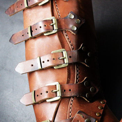 Beinschutz-Schuhüberzug aus Leder mit Gürtelschnalle