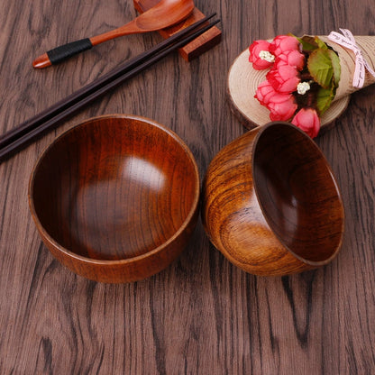 Round wooden bowl made of wood