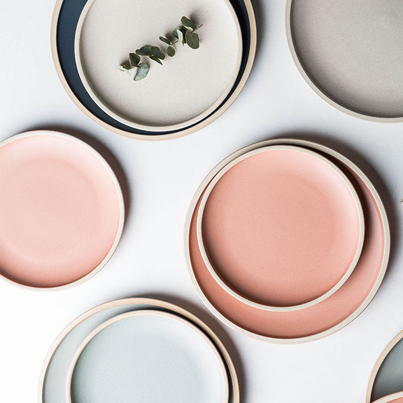 Matt ceramic plate in pure color