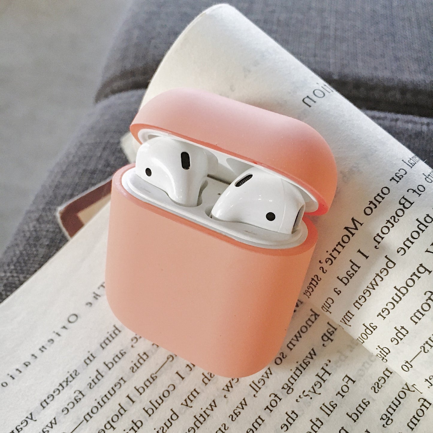 Compatible with Apple wireless Bluetooth headset case