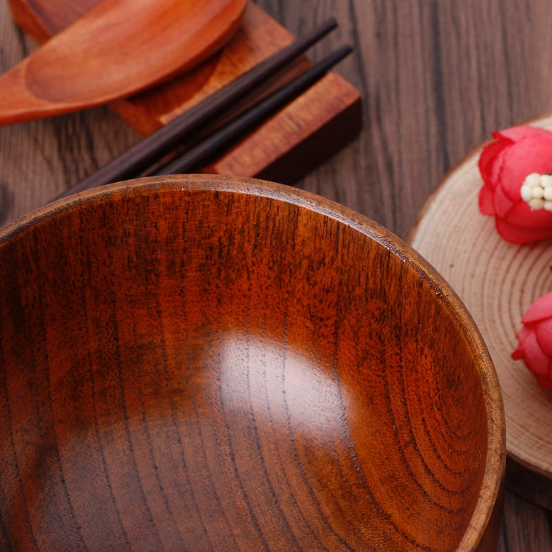 Round wooden bowl made of wood