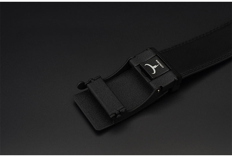 Leather belt with dynamic buckle