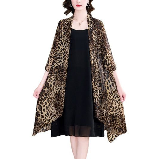 Elegant fashionable loose and slimming ladies cardigan jacket made of silk with leopard print