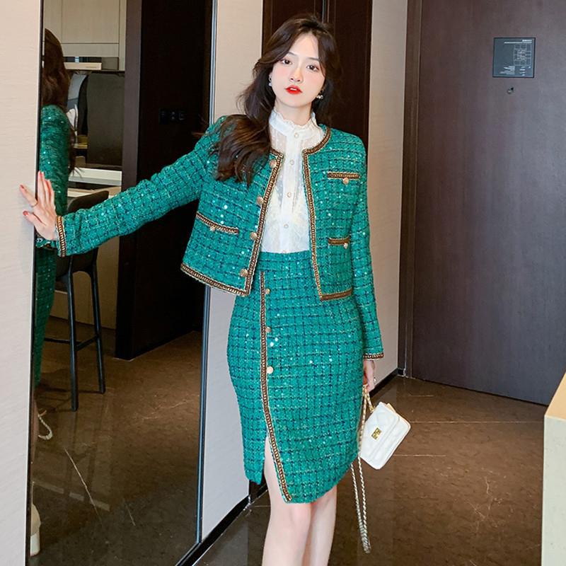 Elegant green tweed coat with irregular sheath skirt