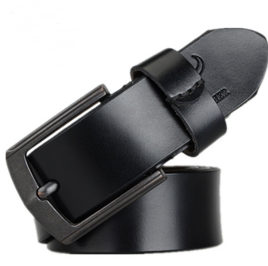 Leather belt with dynamic buckle