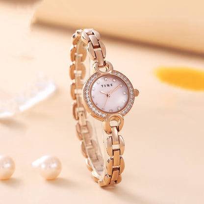 Fashionable wristwatch for women waterproof quartz