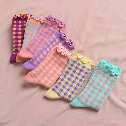 Cute mid-length socks with checkered wooden ear edge