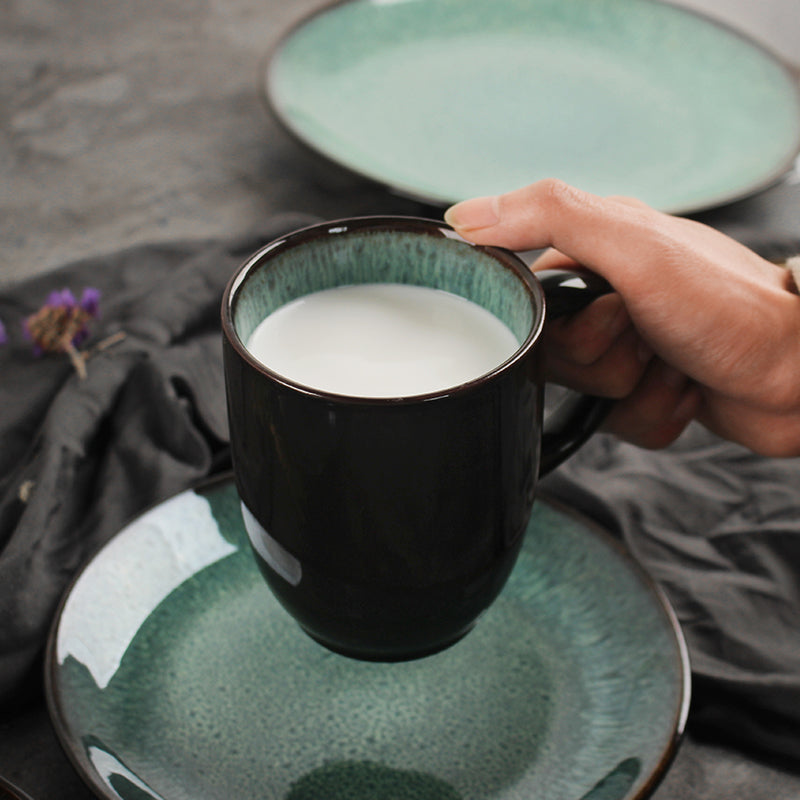 Retro bowls and plates