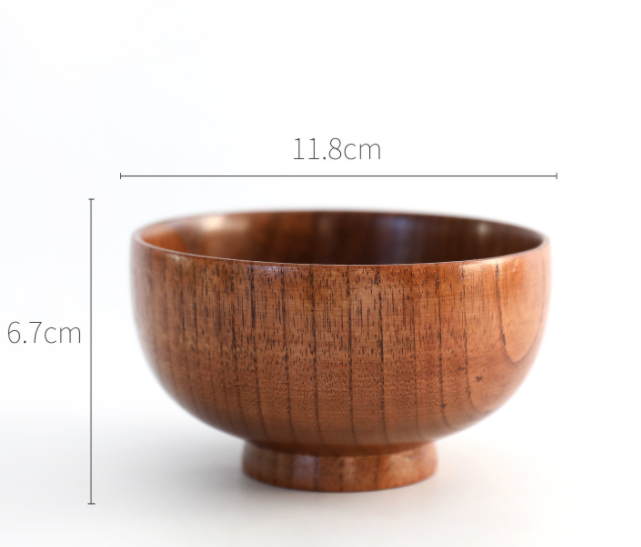 Round wooden bowl made of wood