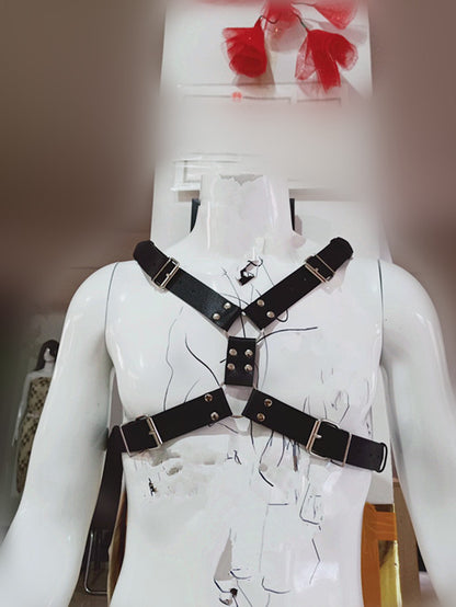 A wide belt and chest strap