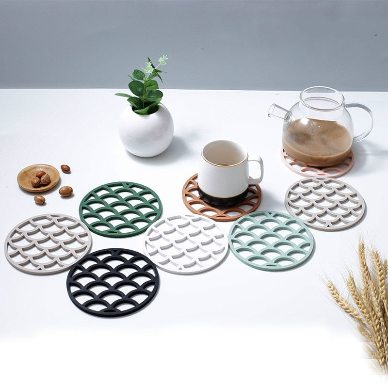 Round Dining Table Mat Coaster Cup Hollow Out Fish Scale Flower Design Kitchen Insulation Hot Pad Silicone Placemat