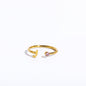 Offener Ring aus Edelstahl mit 26 Buchstaben. Dreidimensionaler Buchstabe „Love“.