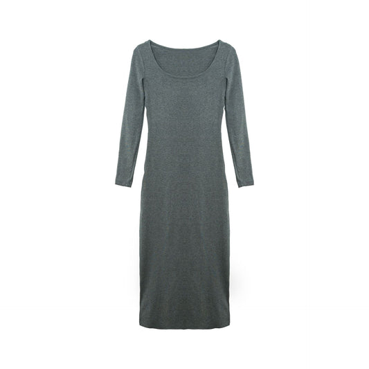 Langärmliges Kleid mit versunkenem Streifen und quadratischem Kragen. Eng anliegendes Damenkleid