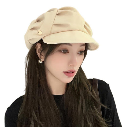 Women's face-removing beret. Everything fits