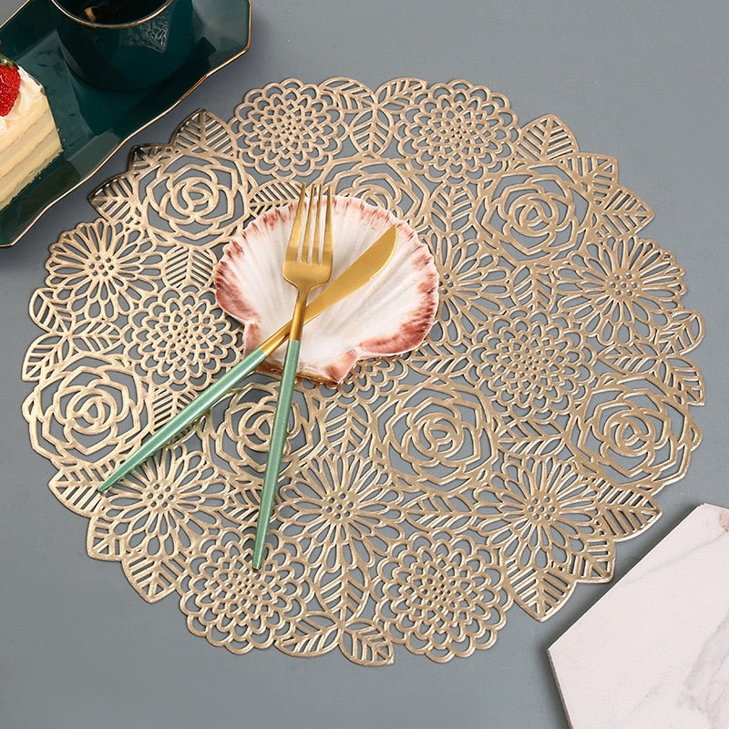 Tisch Matte Hibiscus Blume Bronzing PVC Tischset Hohl Isolierung Coaster Pads Tabelle Bowl Home Weihnachten Decor Wärme Beständig