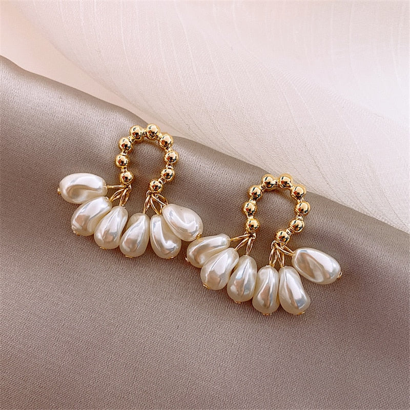 Trend Simulation Pearl Long Earrings