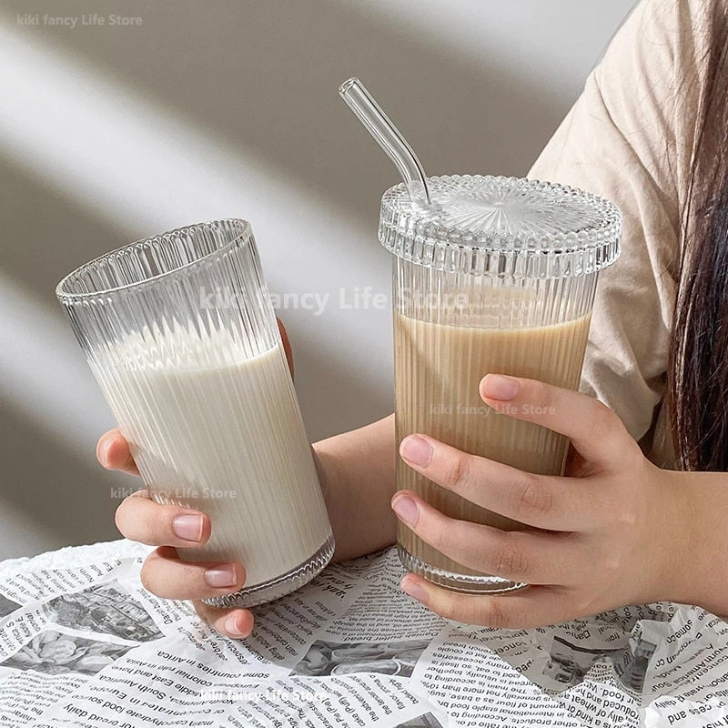 375Ml Einfache Streifen Glas Tasse Mit Deckel und Stroh Transparent Blase Tee Tasse Saft Glas Bier Können Milch Mokka tassen Frühstück Becher