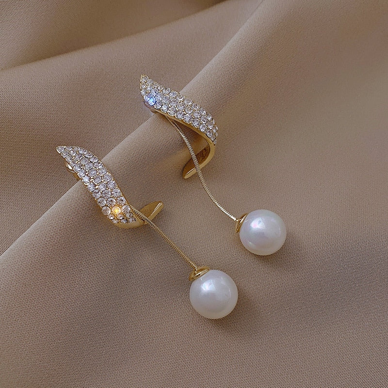 Trend Simulation Pearl Long Earrings