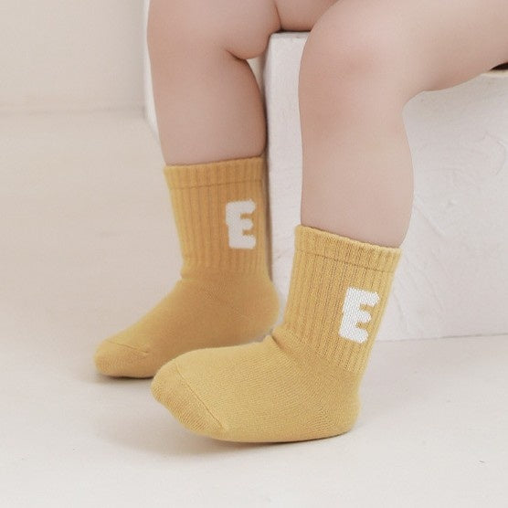 Handgefertigte Baby-Schlauchsocken ohne Knochen in reinen Farben