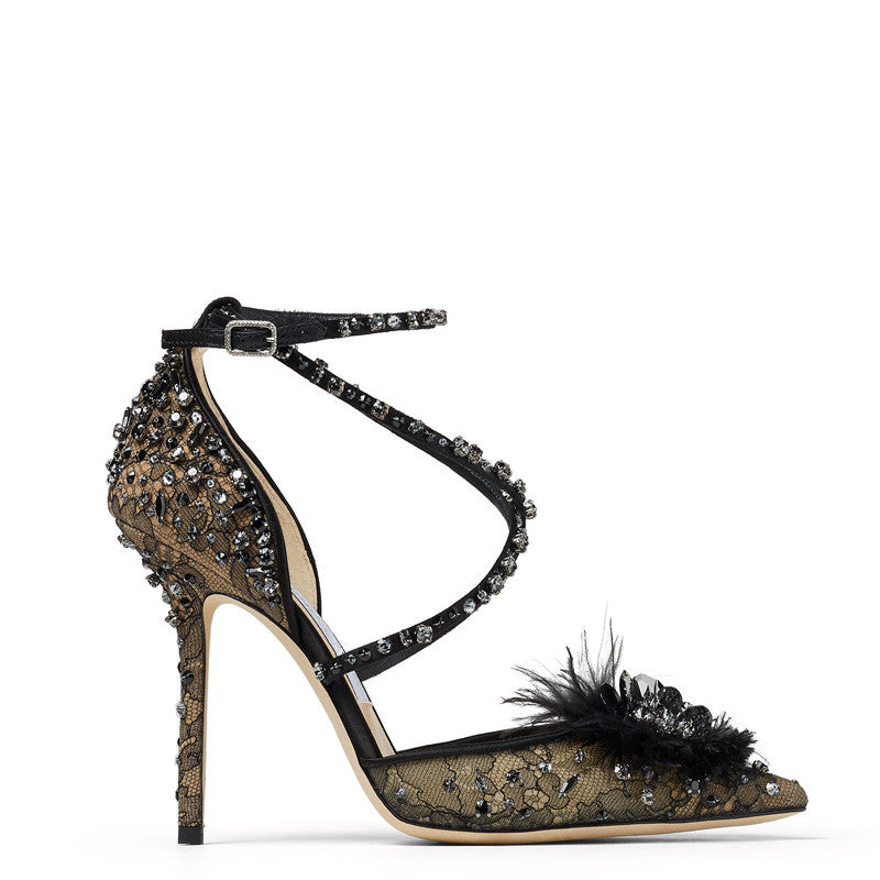 Nudefarbene Blumenpumps mit Strass und Spitze