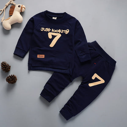 Two-piece children's suit with round neck and long sleeves made of sweater and trousers