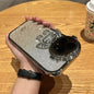 Glitter Astronaut Kamera Stand Telefon Fall Für IPhone 14 13 12 11 Pro Max XR 14 Plus Unsichtbare Objektiv halterung Überzug Soft Cover
