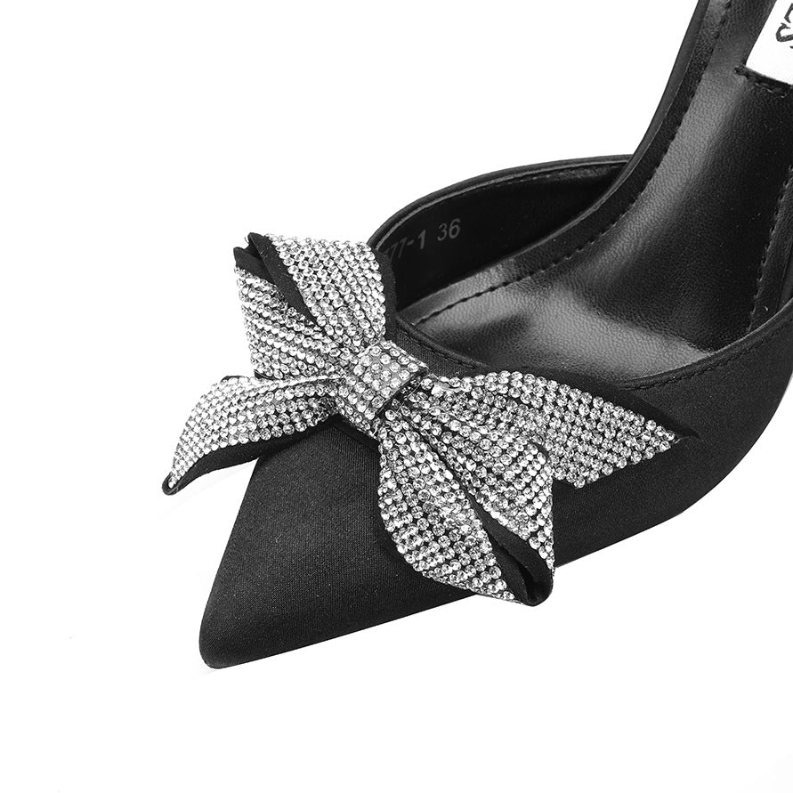 Pointed pumps with bow