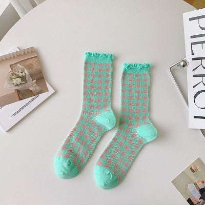 Cute mid-length socks with checkered wooden ear edge